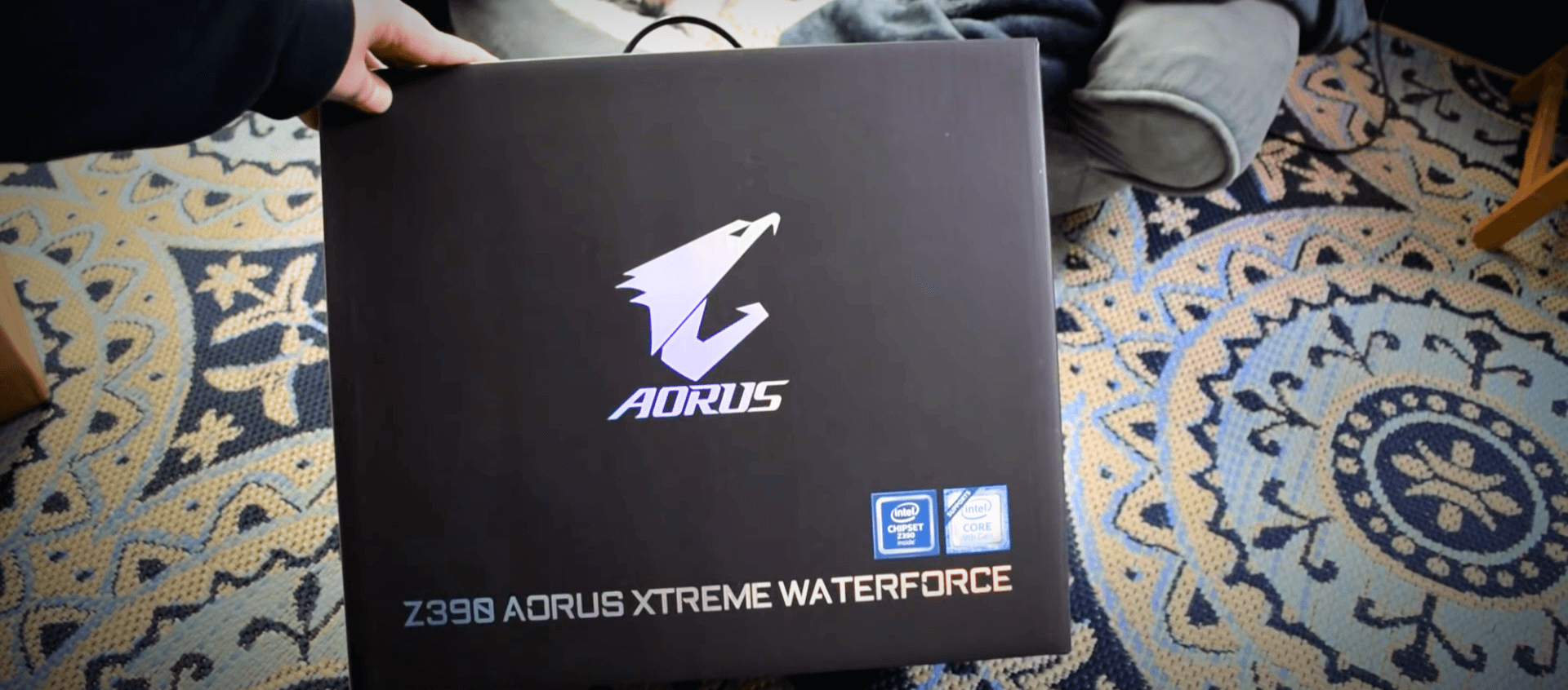 Z390 AORUS Xtreme Waterforce Unboxing